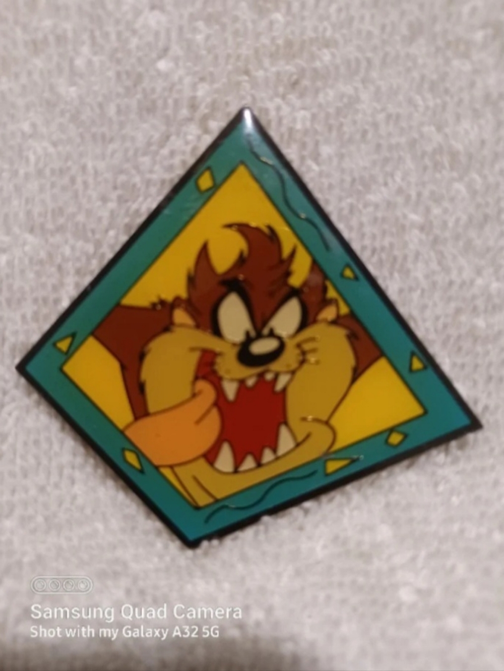 Vintage Looney tunes smiling taz enamel refrigerator magnet